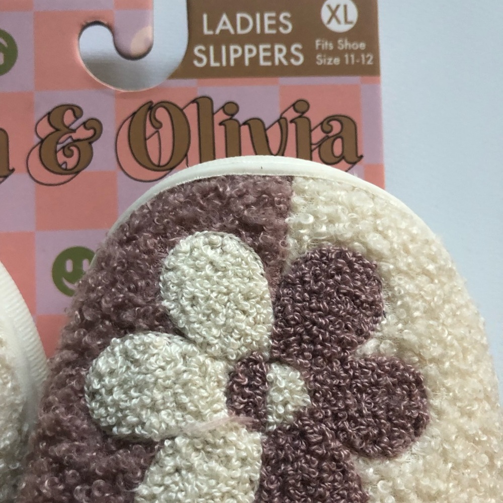Sam and Olivia Ladies Cream purple flower Plush Slippers - Picture 6 of 10